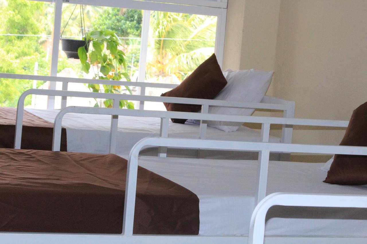 Beach Break Surf Hostel Weligama Exterior foto