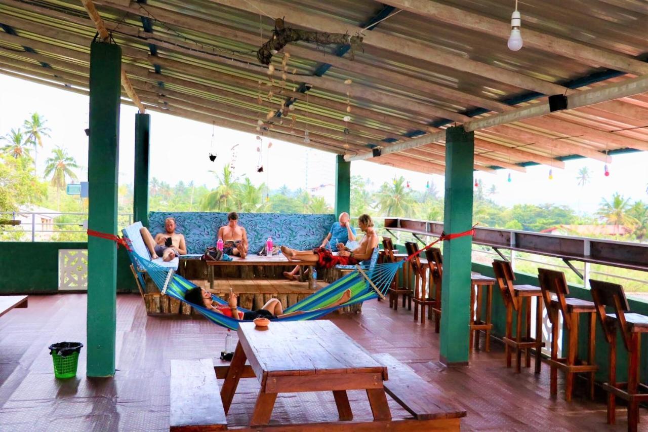 Beach Break Surf Hostel Weligama Exterior foto